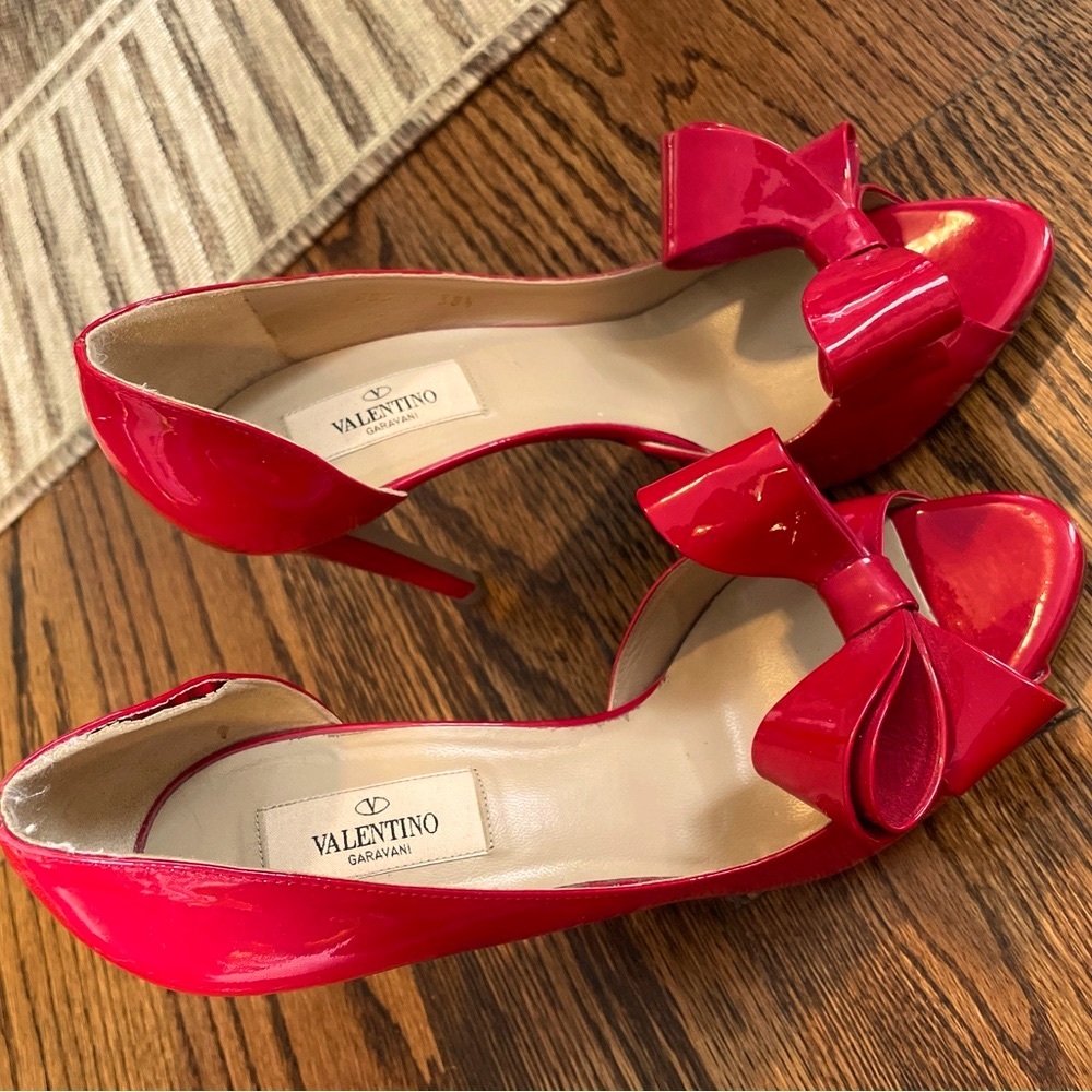 Authentic Valentino red patent leather Valentino pump heels